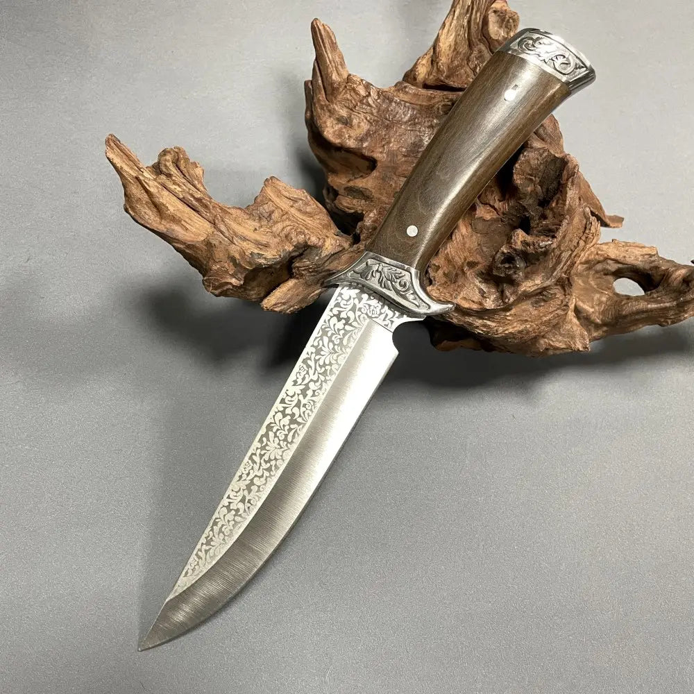 Classic Engraved Hunting Bowie Knife - Full Tang Design