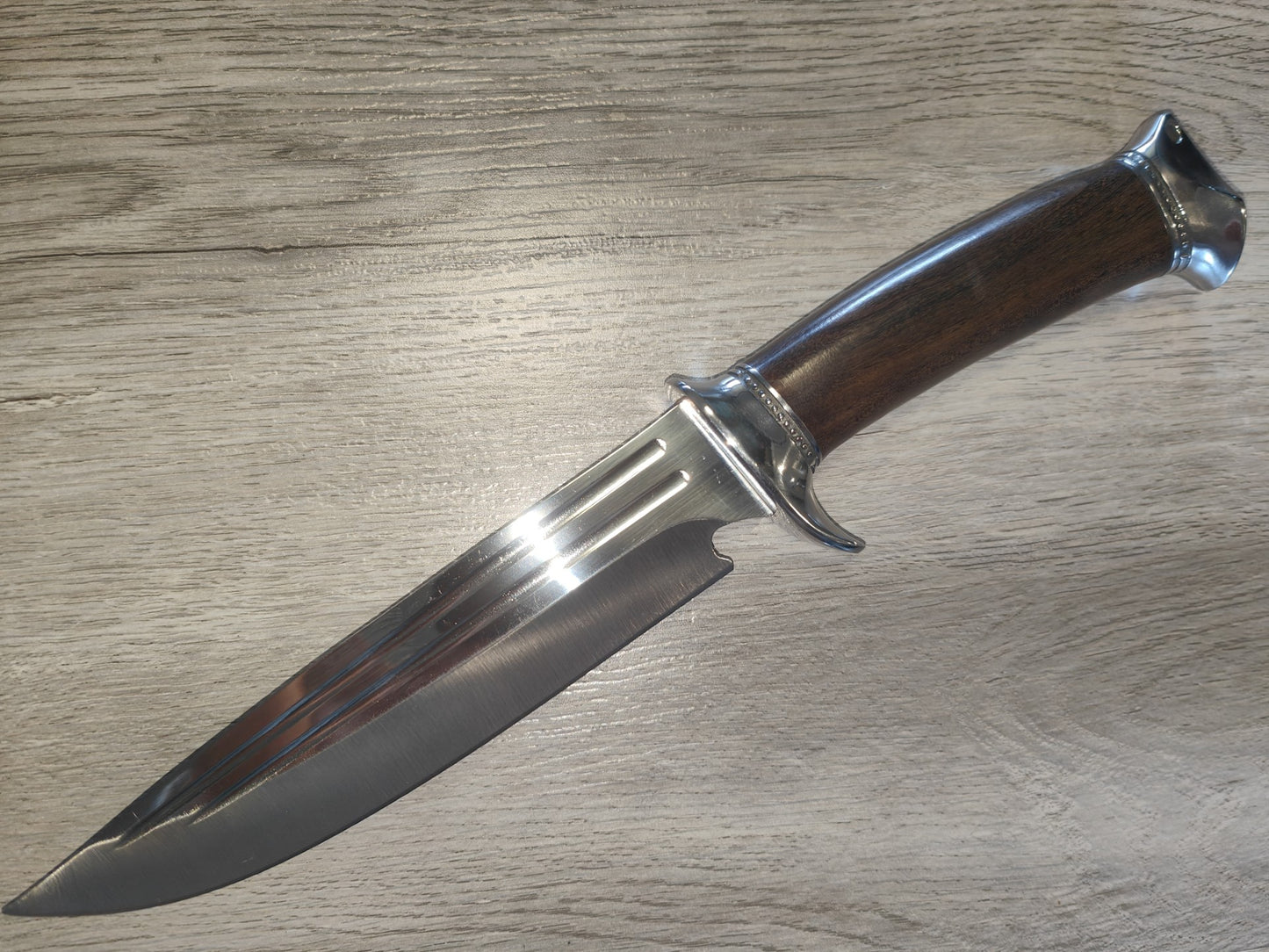 Classic Hunting Bowie Knife - Full Tang / Polished Hardwood Handle