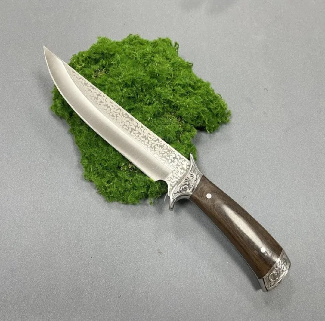 Classic Engraved Hunting Bowie Knife - Full Tang Design