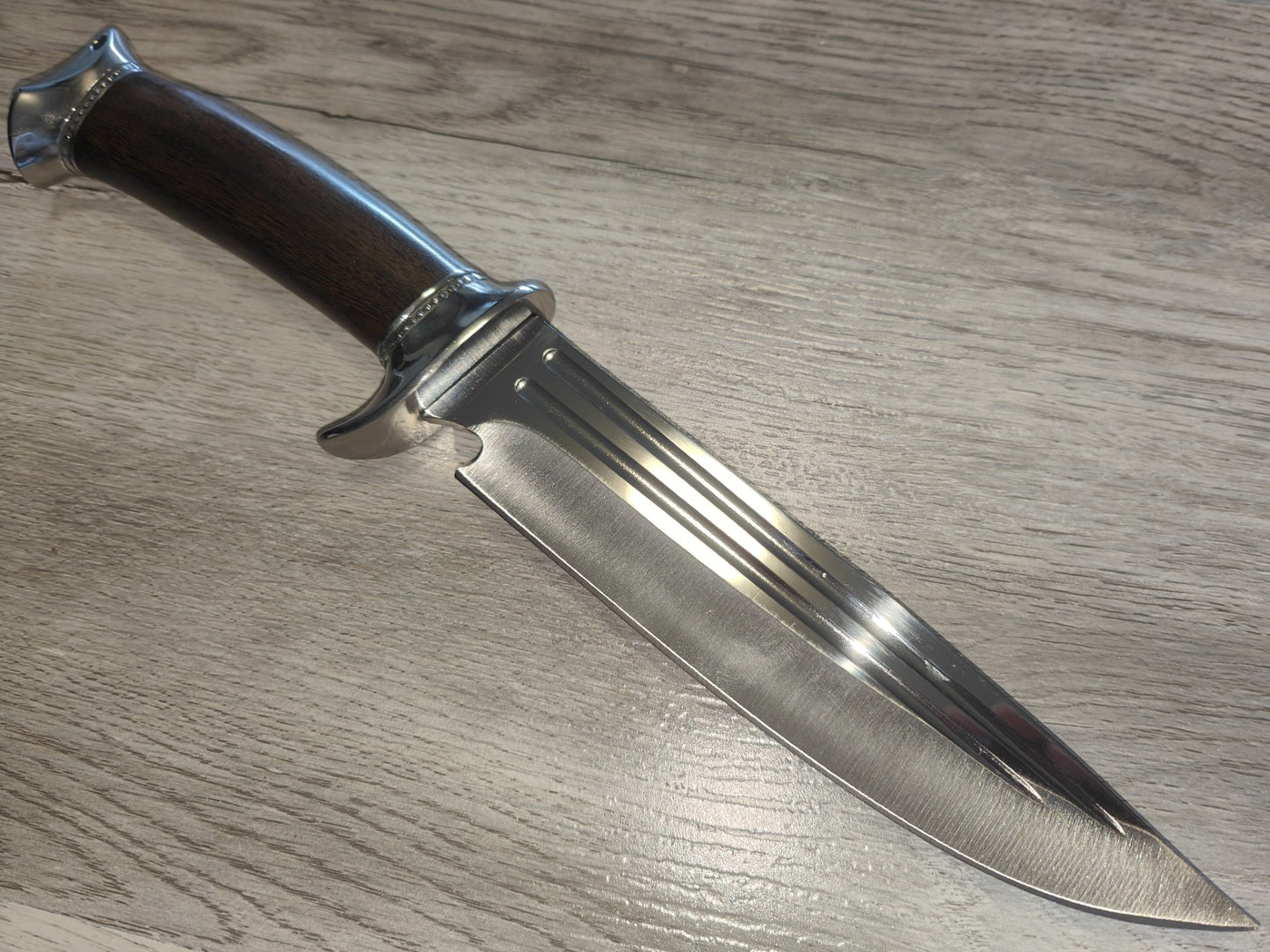 Classic Hunting Bowie Knife - Full Tang / Polished Hardwood Handle